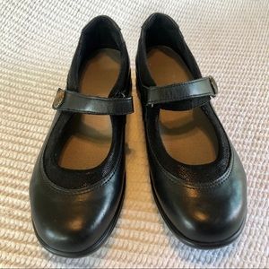 SAS Step Out Mary Jane Shoes size 8N